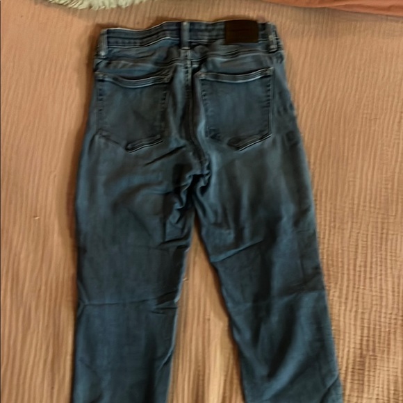 Lucky Brand Blue Ankle Cropped Jeans with Medium Wash and Zipper Fly - Picture 3 of 4